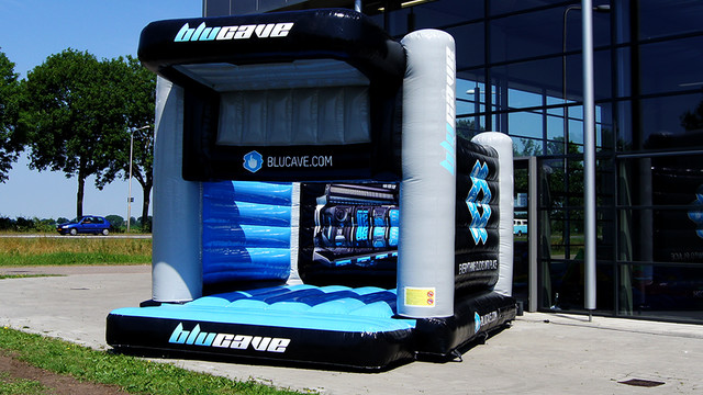 H Hüpfburg BluCave 