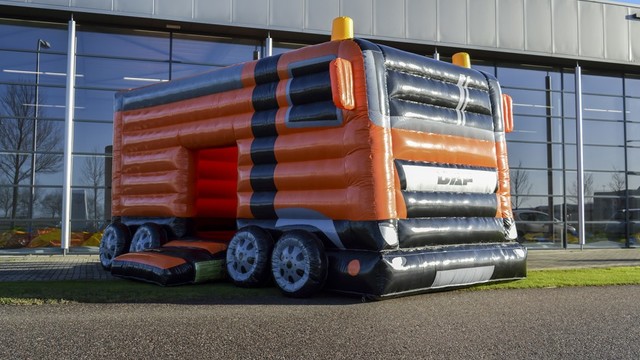 LKW DAF Hüpfburg 